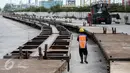 Pemanfaatan kereta peti kemas ini menjadi salah satu solusi yang tepat untuk mengatasi masalah logistik dari kawasan industri ke pelabuhan, Jakarta, Jumat (13/1). (Liputan6.com/Faizal Fanani)