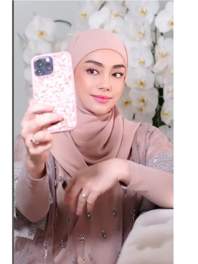 8 Potret Celine Evangelista Tampil Berhijab, Akui Nyaman