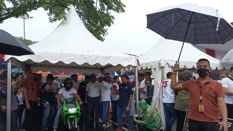 Momen Kapolda Metro Jaya, Irjen Fadil Imran menjajal trek Street Race di Kemayoran, Jakarta Pusat.
