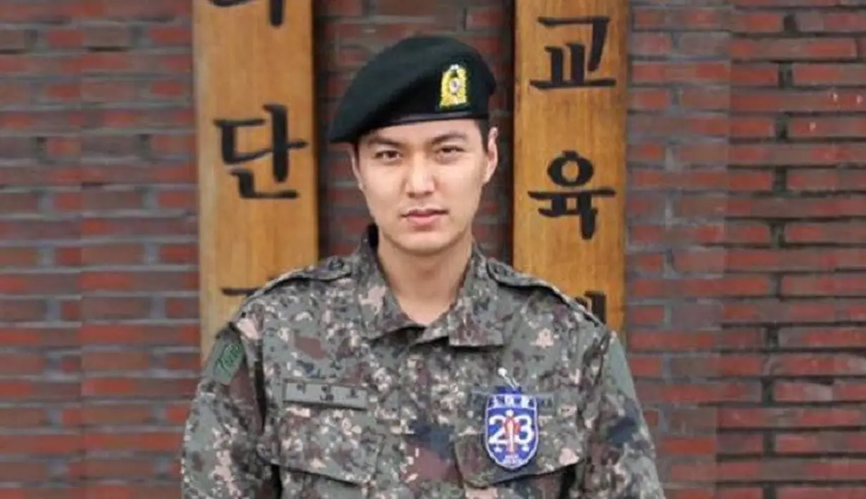 Lee Min Ho resmi masuk ke pelatihan dasar militer di Nonsan pada 15 Maret 2018. Lihat betapa tampan dan gagahnya Lee Min Ho saat mengenakan seragam militer. (Foto: jazminemedia.com)