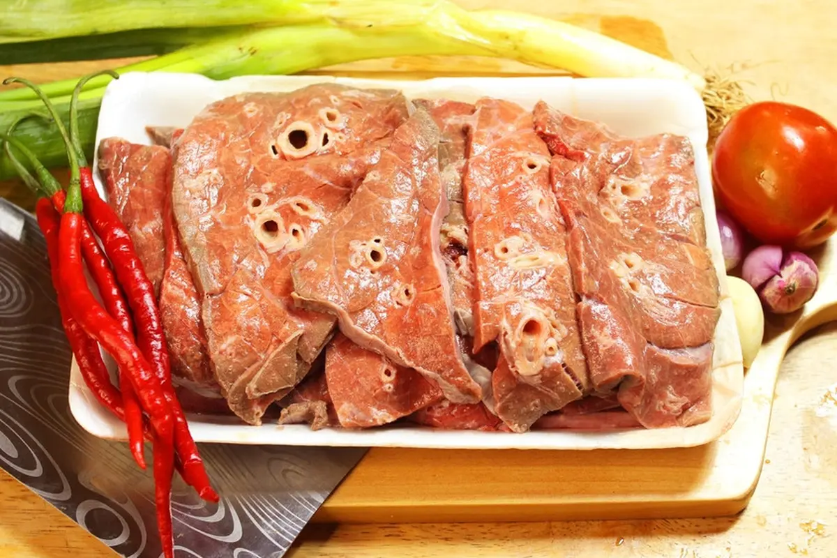 paru sapi mentah iris tipis