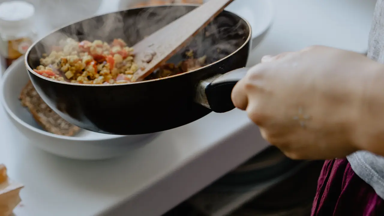 Contoh ilustrasi masakan tofu scramble