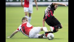 Kevin Diks merupakan pemain serba bisa. Meski berposisi asli sebagai bek kanan, ia juga bisa mengisi pos bek kiri, dan gelandang bertahan. (AFP/ANP/Jasper Ruhe)