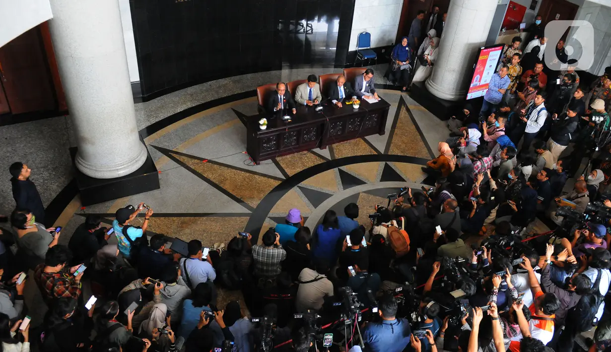 MK menyatakan bahwa implikasi dan implementasi penyelenggaraan pemilu tidak semata-mata disebabkan oleh sistem pemilihan umumnya. (merdeka.com/imam buhori)