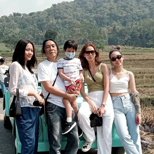 6 Momen Bimbim Slank Liburan Bareng Keluarga di Yogyakarta