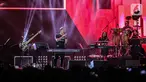 Komposer Erwin Gutawa tampil dalam Synchronize Fest 2019 yang bertajuk Chrisye Live by Erwin Gutawa di Gambir Expo, Jakarta, Sabtu (5/10/2019). Panggung untuk mengenang Chrisye tersebut Erwin Gutawa membawakan sejumlah lagu di antaranya Hura-Hura, Angin Malam, dan Cinta. (Liputan6.com/Faizal Fanani)