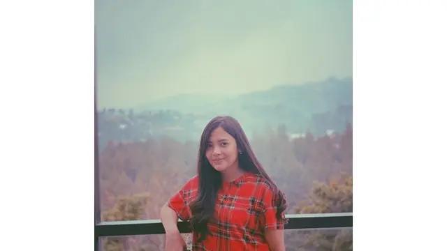 6 Potret Natural Pemeran Ustazah Aisyah di Sinetron Pesantren Rock n' Dut, Memesona
