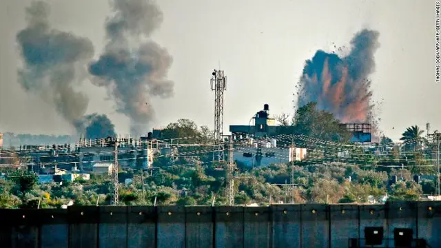 Roket Israel menghantam Jalur Gaza (Thomas Coex / AFP PHOTO)