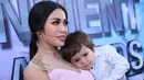 Di panggung Infotainment Awards di Studio 6 Emtek City, Selasa (24/1/2017), Jessica mengucapakan terima kasih dan mempersembahkan pialanya itu untuk bayi-bayi lucu lainnya. Jessica juga menyampaikan harapan yang baik di dalamnya.(Adrian Putra/Bintang.com)