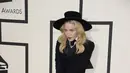 Dilaporkan laman E Online, Senin (16/11/2015), Madonna menghentikan konsernya setelah bernyanyi 13 lagu.  (Bintang/EPA)
