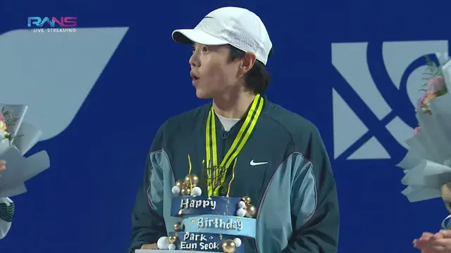 Reaksi Park Eun Seok saat diberi kejutan ultah. (credit:youtube.com/@RansEntertainment)