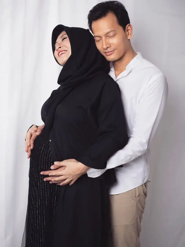 6 Momen Istri Fedi Nuril Pamer Baby Bump Jelang Kelahiran Anak Kedua