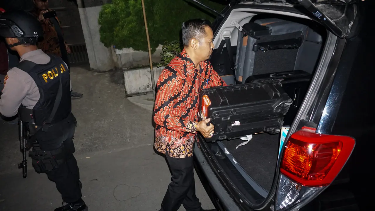 KPK Geledah Kantor PT Manira Arta Mandiri