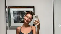 Bella Hadid Ungkap Perjuangannya Melawan Penyakit Lyme Selama 15 Tahun (@bellahadid/instagram.com)