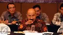 Senior Adviser untuk Pemilu Kemitraan Ramlan Surbakti memberikan paparan saat Evaluasi Tahapan Penyelenggaraan Pilkada Serentak 2015 yang dilaksanakan KPU Pusat di Jakarta, Senin (15/2/2016). (Liputan6.com/Helmi Fithriansyah)