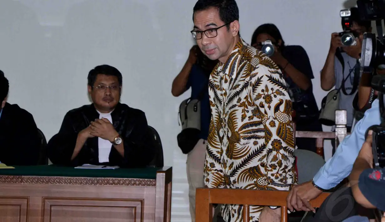 Tubagus Chaeri Wardana alias Wawan menjalani sidang putusan kasus suap sengketa Pilkada Lebak di Pengadilan Tipikor, Jakarta, Senin (23/6/14). (Liputan6.com/Johan Tallo)