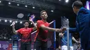 Pasangan Indonesia, Fajar Alfian/M Rian Ardianto, usai melawan wakil India, Manu Attri/Sumeeth Reddy Buss pada bulutangkis beregu Asian Games di Istora, Jakarta, Senin (20/8/2018). Fajar/Rian menang 21-14 dan 21-18. (Liputan6.com/Helmi Fithriansyah)