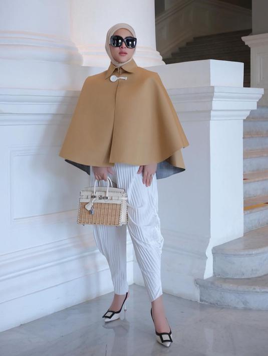 Kabar Syahrini hamil memang sering jadi perbincangan netizen. Meski makin meyakinkan hamil, namun hingga kini pelantun lagu “Cinta Terbaik” itu masih enggan memberikan klarifikasi. (Liputan6.com/IG/@princessyahrini)