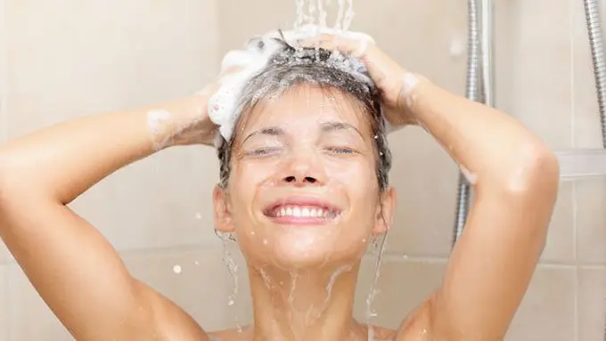 Mandi air hangat bikin kulit kering/copyright: thinkstockphotos.com