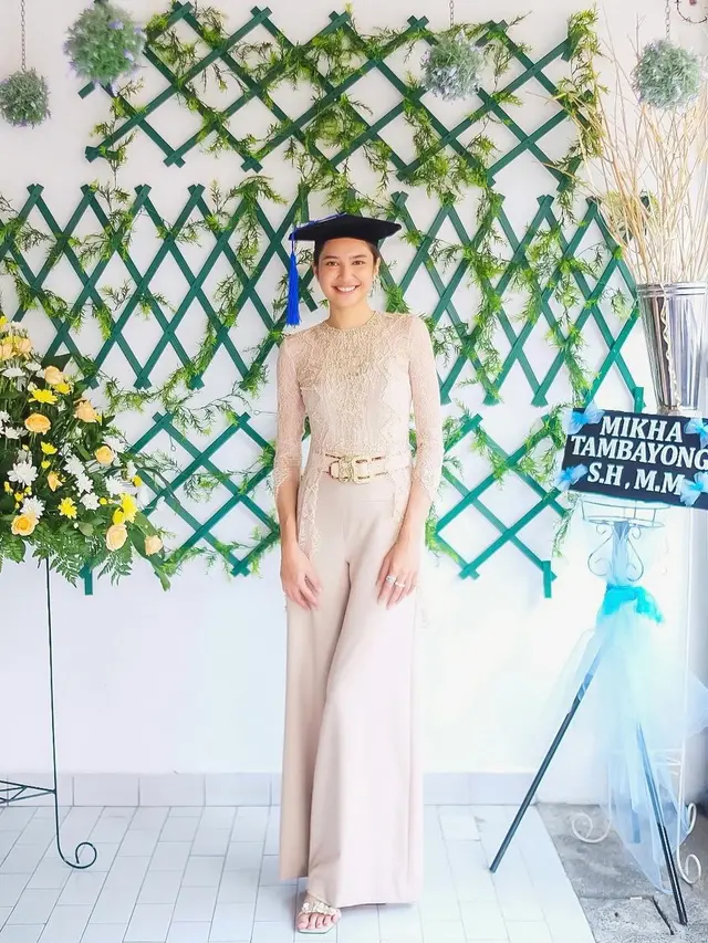 6 Potret Artis Tampil dalam Balutan Kebaya Saat Wisuda, Kian Memesona