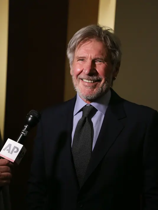 Berdasarkan juru bicara dari Britain's Health and Safety Executive, pintu pesawat tersebut beratnya sebanding dengan sebuah mobil kecil. (AFP/Bintang.com)