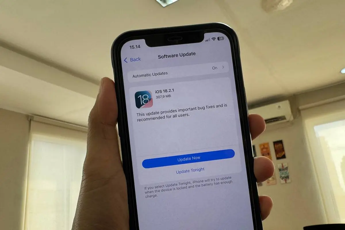 Update software iOS 18.2.1 membawa perbaikan bug