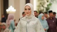 Hijab dan Long Dress Anti Nabrak, Begini Cara Bikin Warna dan Teksturnya Senada