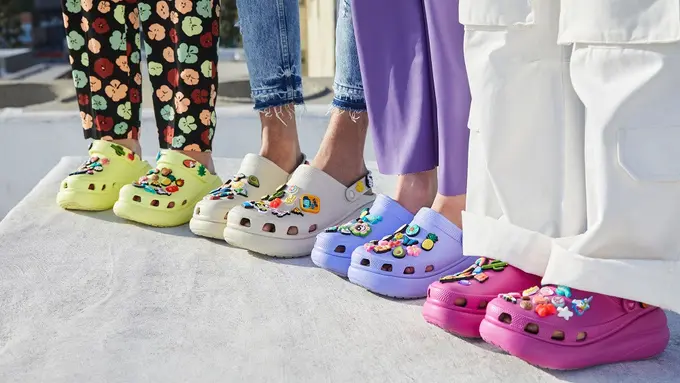 Crocs Luncurkan Koleksi Classic Crush Baru dengan Desain Sol Chunky dan Warna Segar