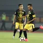 Pemain Barito Putra, Rizky Pora saat melawan Bhayangkara FC pada laga Liga 1 2017 di Stadion Patriot, Bekasi, (4/7/2017). (Bola.com/Nicklas Hanoatubun)