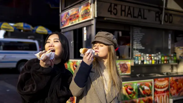 6 Tips Efektif Menjaga Pola Makan Saat Kulineran Agar Timbangan Tetap Aman (photo by freepik.com)