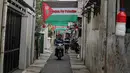 <p>Pemasangan spanduk dan bendera diketahui mulai dilakukan pada 3 November 2023 pekan lalu, sebelum ada Aksi Bela Palestina di Monas. (Liputan6.com/Angga Yuniar)</p>