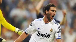 Raut kegembiraan Gonzalo Higuain yang mencetak satu gol kemenangan 2-0 yang dipetik Real Madrid atas Ajax di laga pertama babak penyisihan Liga Champions di Bernabeu, 15 September 2010.AFP PHOTO/JAVIER SORIANO