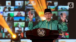 Menparekraf Sandiaga Uno memberi sambutan pada Santri Digitalpreneur Indonesia di Gedung Sapta Pesona Kemenparekraf, Jakarta, Senin (13/09/2021) malam. Program berupa pelatihan dalam rangka pengembangan ekosistem yang melibatkan pelaku industri sebagai mentor. (Liputan6.com/HO/Bon)