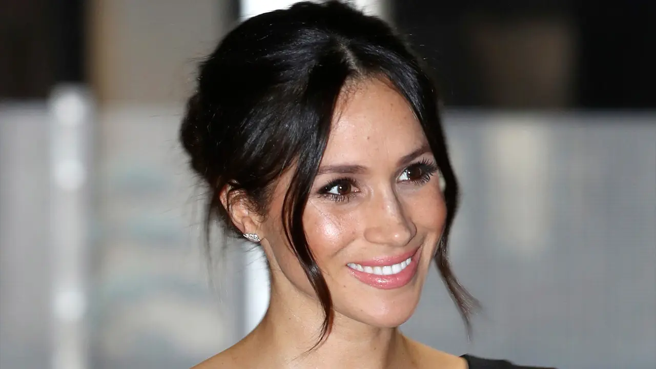 Serba hitam, Tas Merek Terkenal Meghan Markle Curi Perhatian