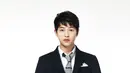 Song Joong Ki tak suka saat media memberitakan tentang kehidupan pribadinya. "Keluarga saya diekspos media, dan reporter mengunjungi rumahku. Sesuatu yang membuatku sedih," jelasnya. (Foto: Soompi.com)