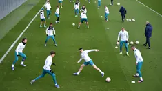Para pemain Manchester City saat mengikuti sesi latihan tim di City Football Academy di Manchester, barat laut Inggris (8/3/2022). City akan bertanding melawan Sporting CP pada babak 16 besar Liga Champions. (AFP/Oli Scarff)