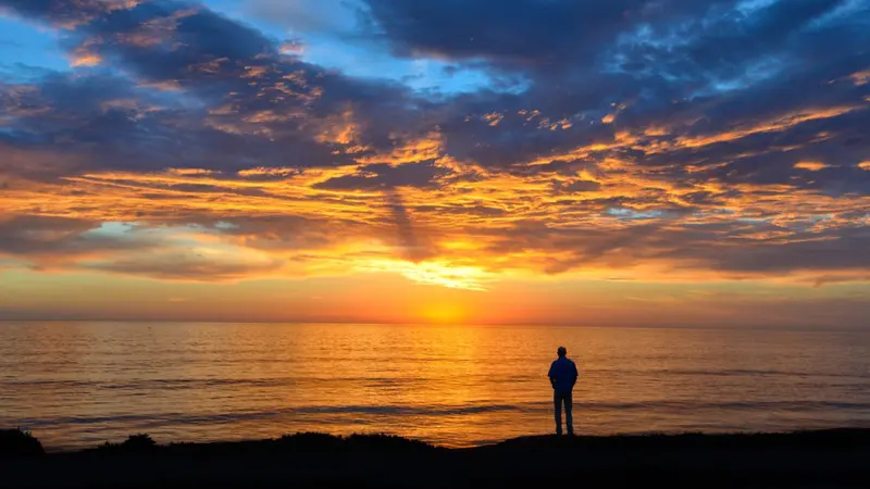 Ilustrasi senja, sunset, matahari terbenam