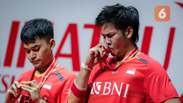Foto: Momen Haru Daniel Martin setelah Juarai Indonesia Masters 2024 Bareng Leo Carnando, Persembahkan Kemenangan untuk Mendiang Ayah
