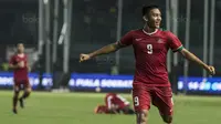 Striker Timnas Indonesia U-19, Rafly Mursalim, merayakan gol yang dicetaknya ke gawang Kamboja U-19 pada laga persahabatan di Stadion Patriot, Bekasi, Rabu (4/10/2017). Indonesia menang 2-0 atas Kamboja. (Bola.com/Vitalis Yogi Trisna)