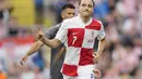 Dua gol Vatreni dicetak Lovro Majer pada menit 10 dan 45, satu gol lainnya dilesakkan oleh Mario Pasalic pada menit 79. (AP Photo/Darko Bandic)