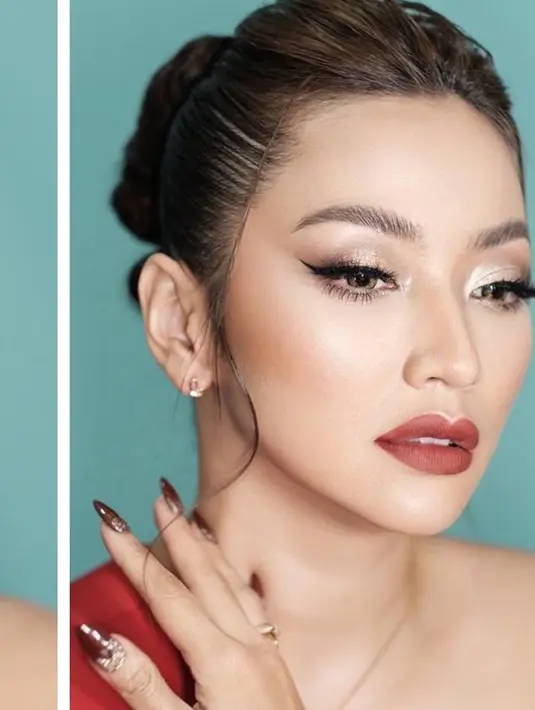Meski sering tampil humoris di layar kaca, penampilan Hesti Purwadinata di pemotretan ini memberikan kesan tegas dan elegan. Lipstik merah membuat riasan wajahnya semakin memikat.(Liputan6.com/IG/@hestipurwadinata)