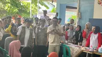 Calon Gubernur DKI Jakarta nomor urut 1, Ridwan Kamil (RK) saat blusukan di Jalan Pancoran IX, Jakarta Selatan, Kamis (26/9/2024). (Liputan6.com/Winda Nelfira)