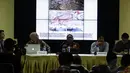 Sejumlah arkeolog mengadakan konferensi pers terkait penemuan lukisan gua di Gedung Pusat Arkeologi Nasional, Jakarta, (9/10/2014). Diperkirakan lukisan tersebut berusia 40 ribu tahun. (Liputan6.com/Faizal Fanani)