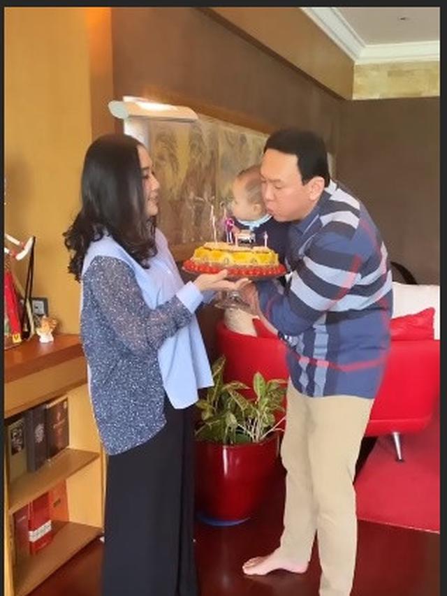 7 Momen Seru Ulang Tahun Ahok Ke-54, Bernyanyi Bersama Istri dan Anak