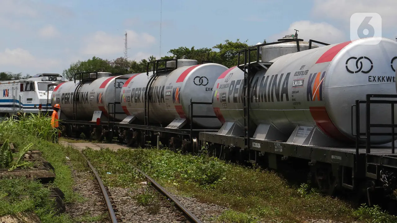 Melihat Proses Pendistribusian BBM dengan Rail Train Wagon di Pertamina TBBM Kertapati