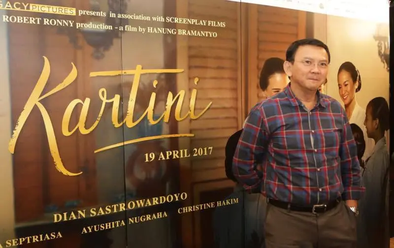 Ahok saat menyaksikan film Kartini. (Ruswanto/Bintang.com)