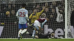 Sementara Aston Villa mampu menyamakan kedudukan memalui gol yang disumbangkan oleh Jacob Ramsey pada menit 77 dan Philipe Coutinho menit 82. (AP/Rui Vieira)