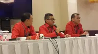 Sekjen PDIP Hasto Kristiyanto (tengah) di Sanur, Bali, Jumat (23/2/2018).