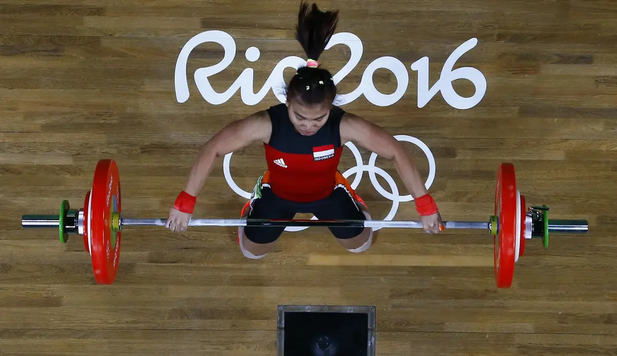 Dalam perlombaan yang digelar di Pavilion 2 Riocentro,Rio De Janeiro, Brasil, Sri Wahyuni membukukan total angkatan 192 kg (85 kg Snatch dan 107 kg Clean & Jerk). (AFP/Pool/Stoyan Nenov)