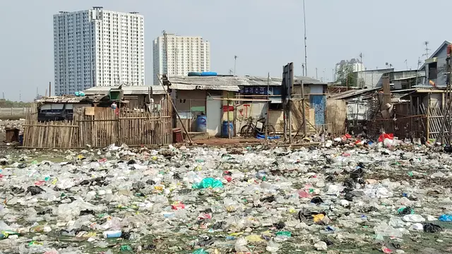 Hamparan sampah di Kampung Bengek, Penjaringan Utara, Jakarta Utara. (Liputan6.com/Ady Anugrahadi)